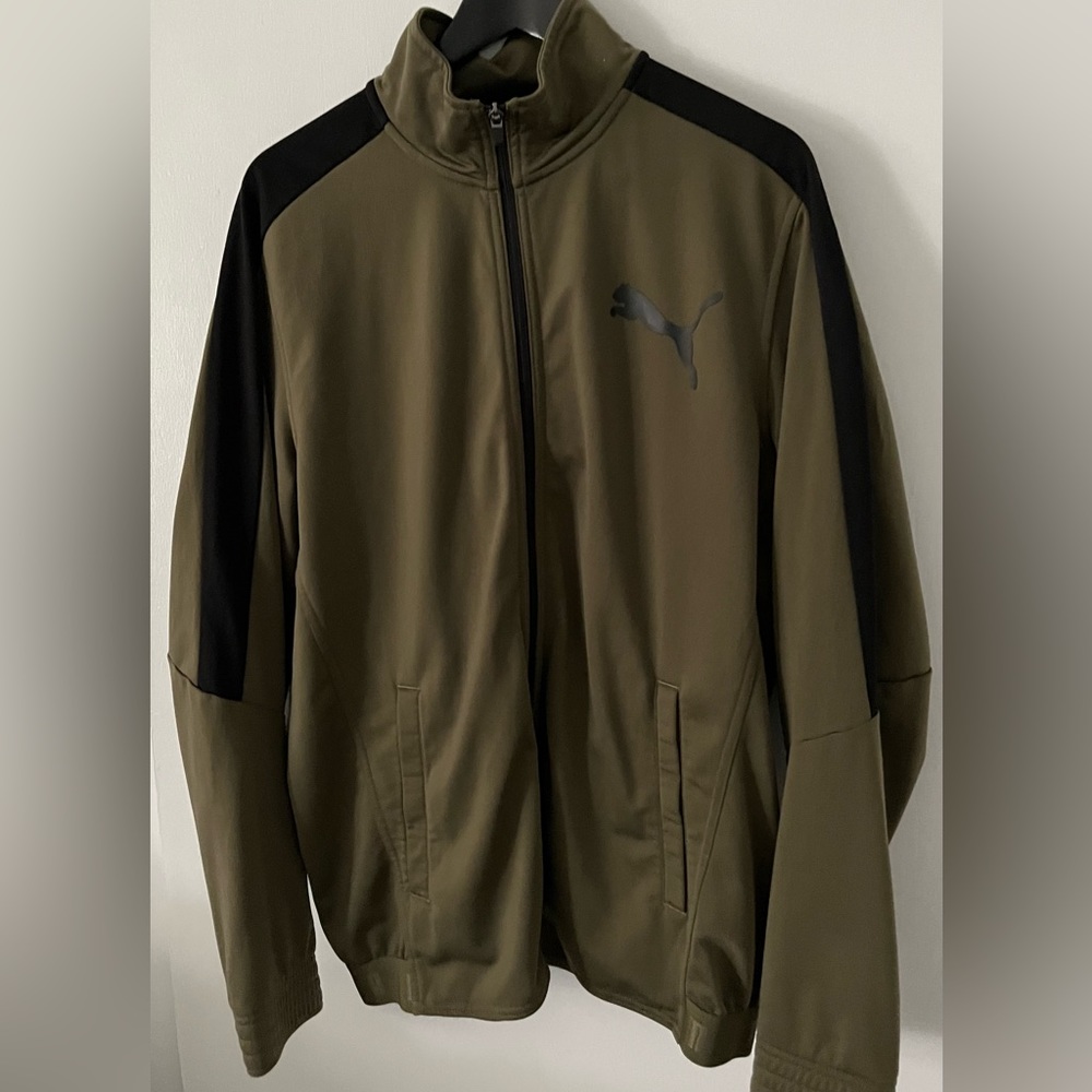PUMA - T7 sport Jacket -Full Zip - features to help stay cool & dry